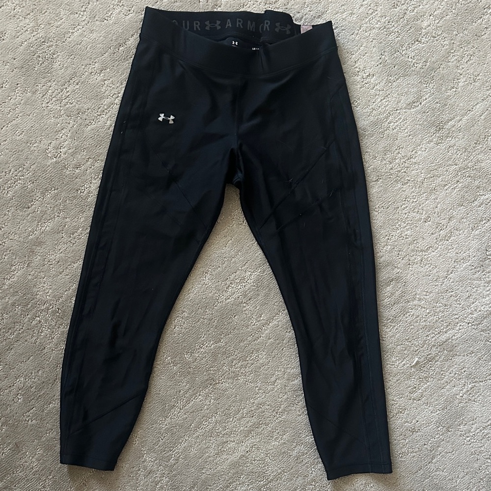 Under Armour women’s  Black cropped leggings